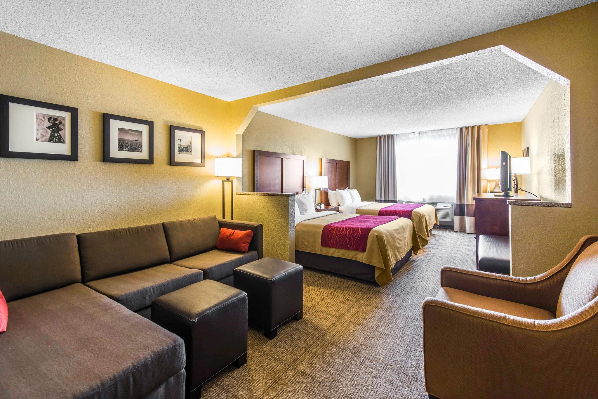 Comfort Inn & Suites Hays I-70 Dış mekan fotoğraf