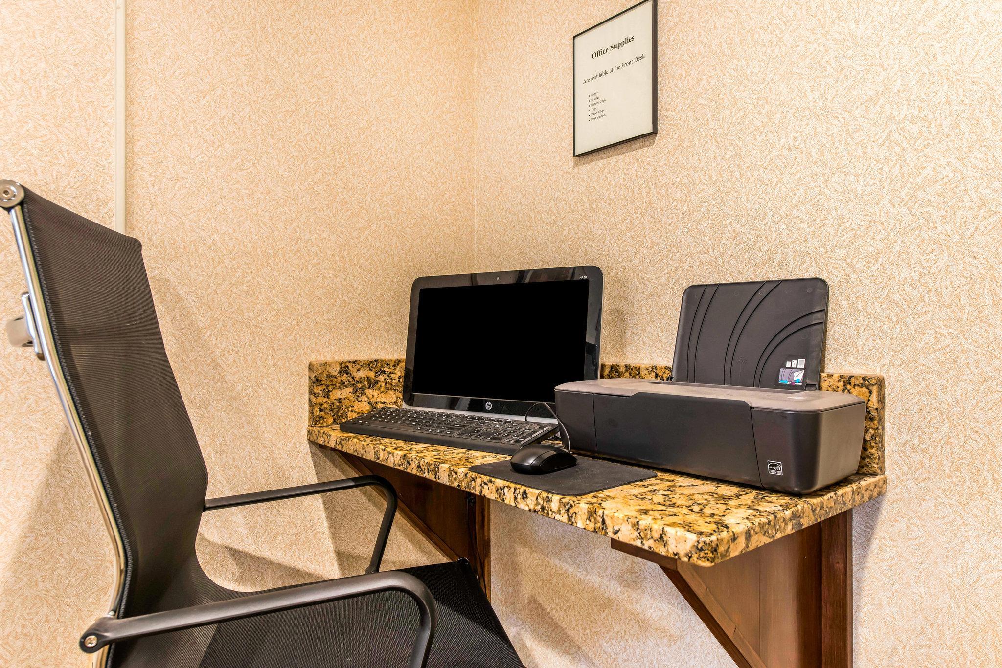 Comfort Inn & Suites Hays I-70 Dış mekan fotoğraf
