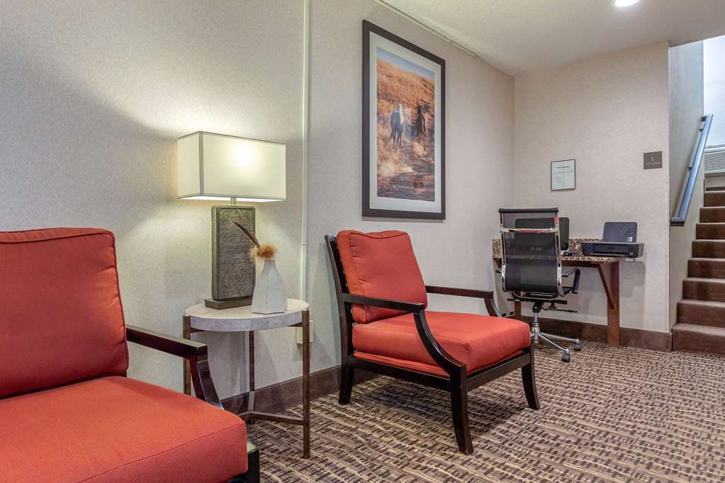 Comfort Inn & Suites Hays I-70 Konforlar fotoğraf